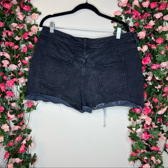 Universal Thread Black Faded Wash Frayed Hem Denim Short Womens 14/32 Plus Size - Picture 7 of 10